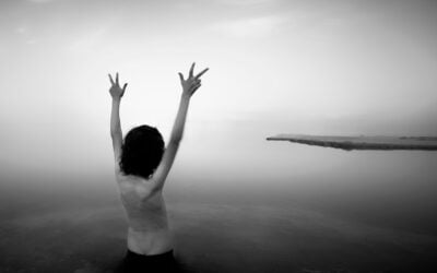 Floating – Looking for the invisible bond